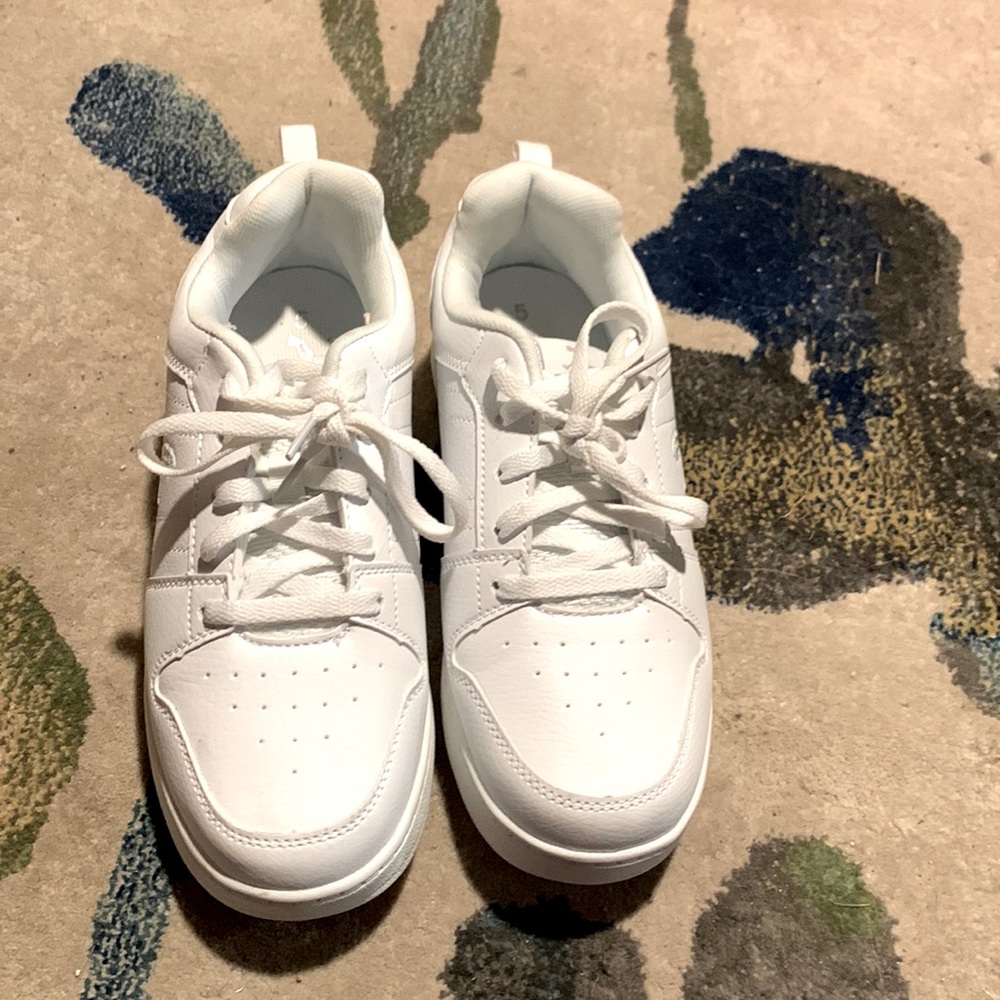 Size five SHAQ tennis shoes